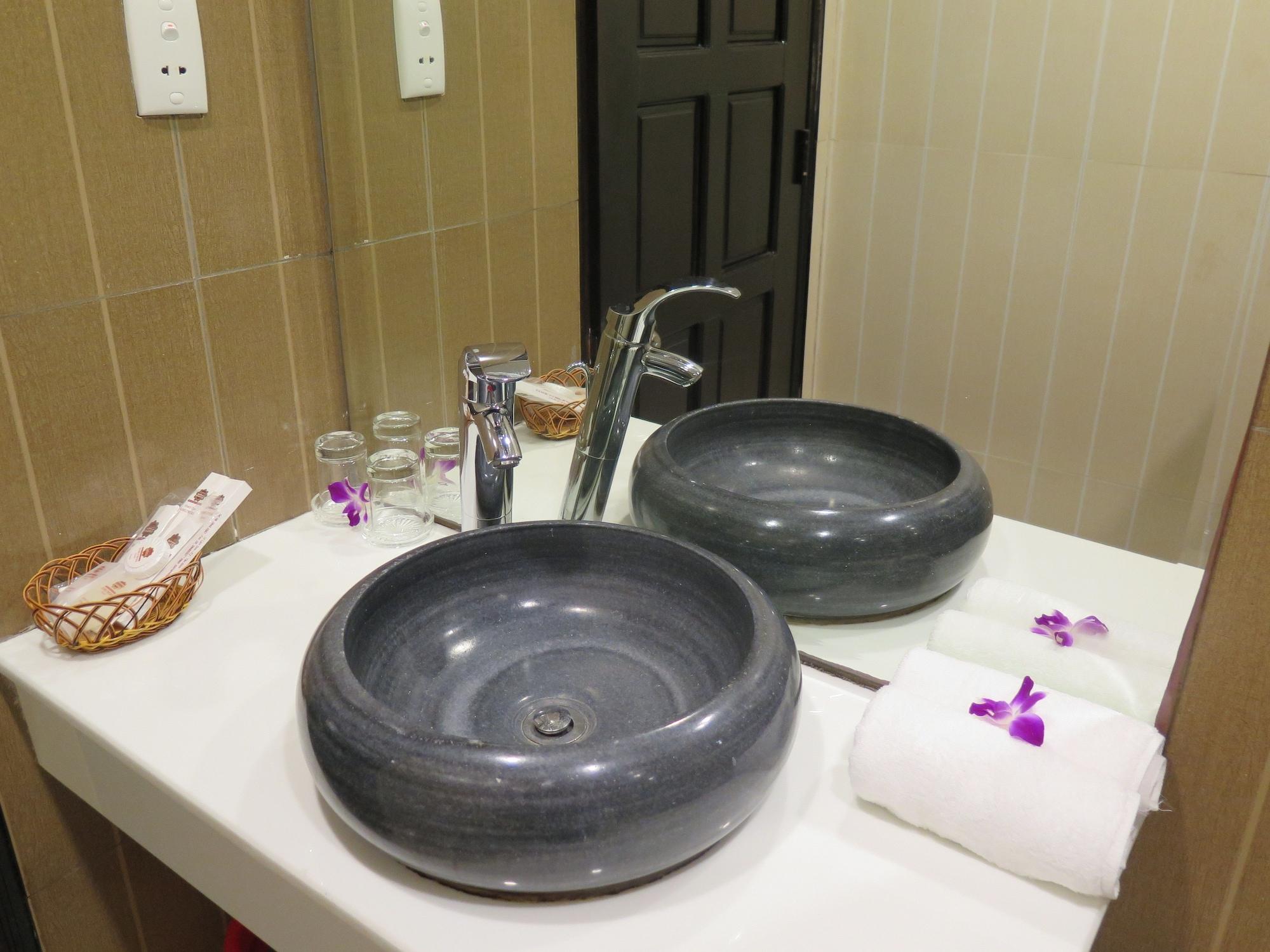 Sunflowers Hotel Airport Хошимін Екстер'єр фото