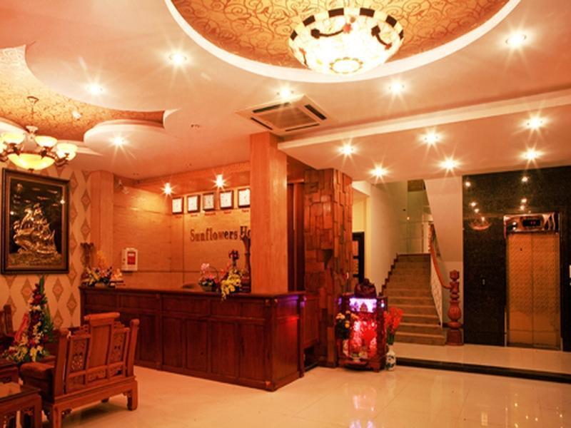 Sunflowers Hotel Airport Хошимін Екстер'єр фото