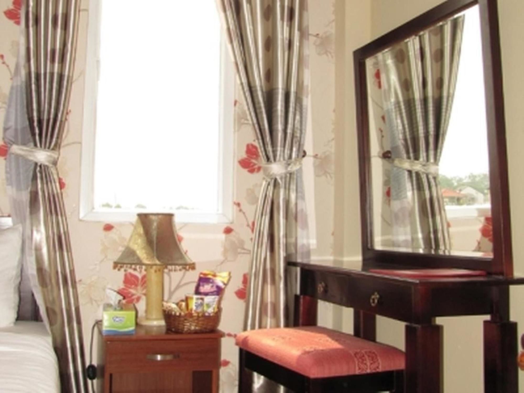 Sunflowers Hotel Airport Хошимін Екстер'єр фото